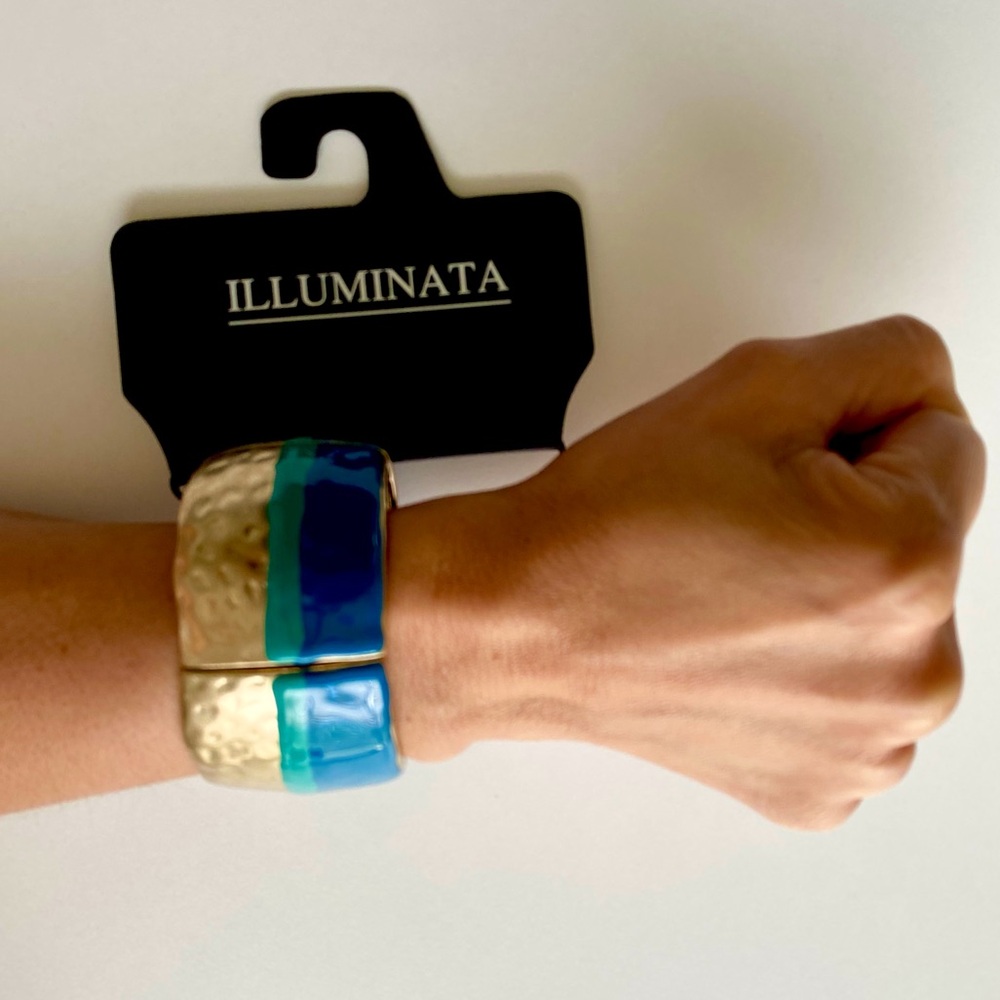 Illuminata Gold Cuff Stretch Bracelet